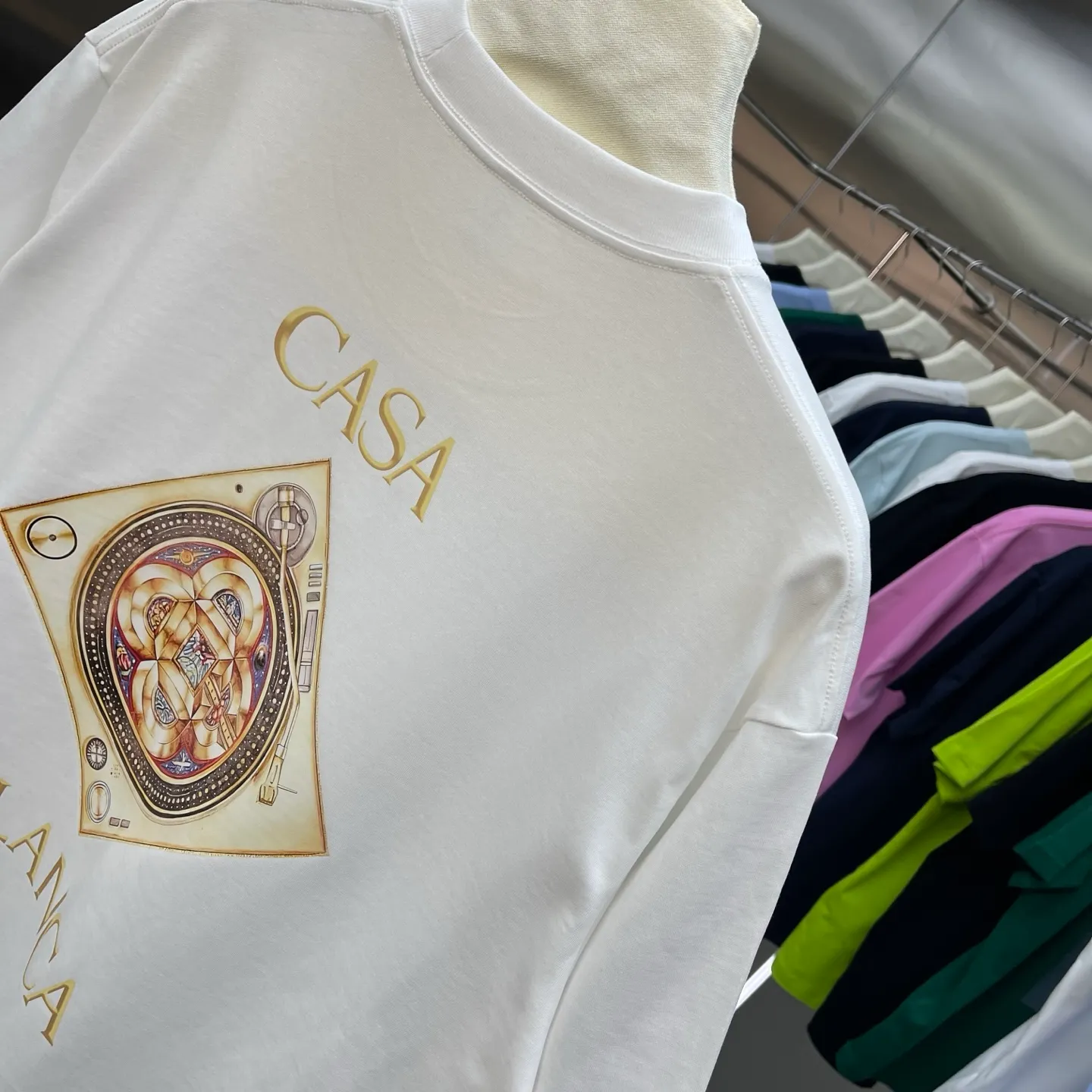 New Arrival Casablanca Casablanca Classic Series printed short-sleeved T-shirt for celebrities. It is made of Xinjiang long-staple cotton ~ grams. The color of the fabric is custom-dyed and will not shrink or fade. It feels comfortable and has a strong texture. A must-have for fashionable men and women, the Classic drop-shoulder wide version is available exclusively in In Stock! Color: White Black Blue Royal Blue Green (5 colors) Size: S M L XL XXL